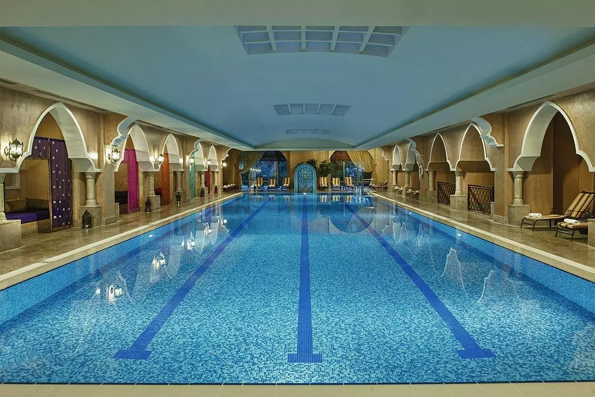 استخر سربسته هتل اسپایس آنتالیا